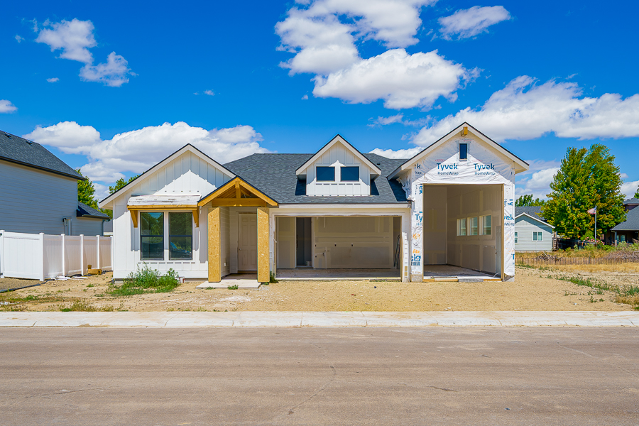 634 W Millstone St, Middleton, ID 83644 | Quick Move-in home in Middleton, ID | Generation Homes Northwest | front exterior of home with 2-car garage and RV bay