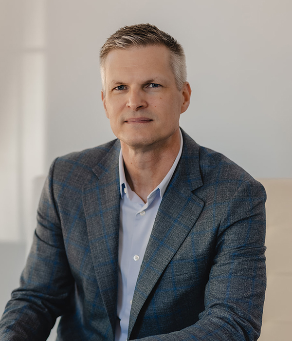 Portrait photograph of Aaron Helmes, Owner
