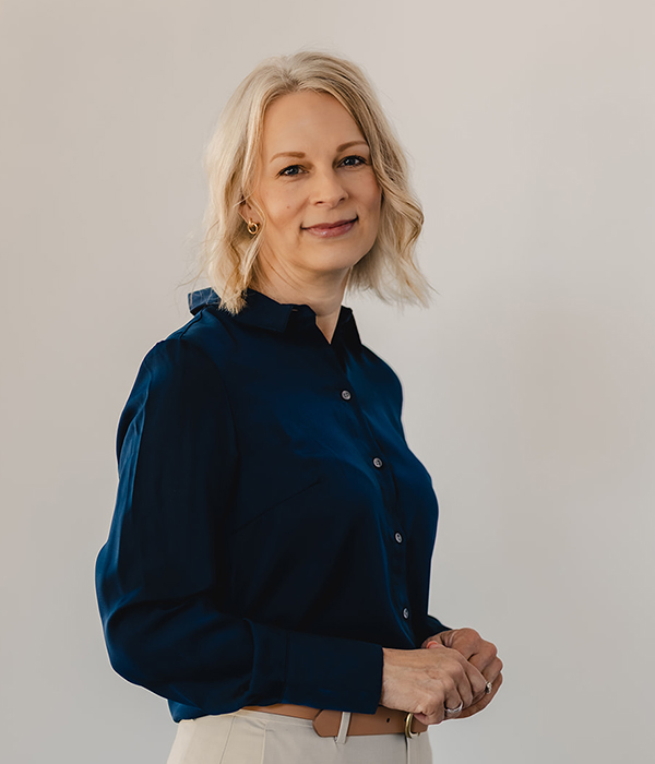 Portrait Photograph of Rachel Olin, Sales Associate